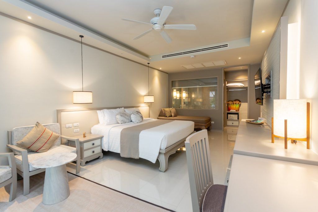 2 Deluxe Pool View 2