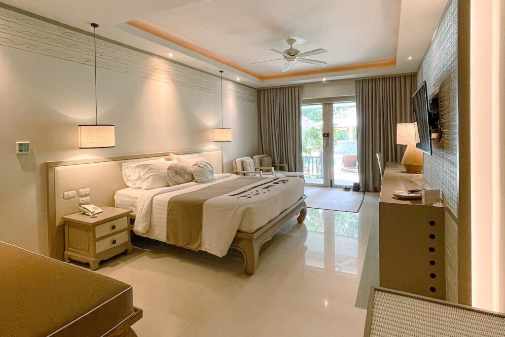 2 Deluxe Pool View 6